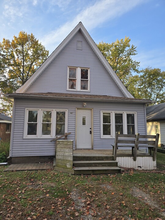 407 E Oakley Ave in Glasford, IL - Foto de edificio