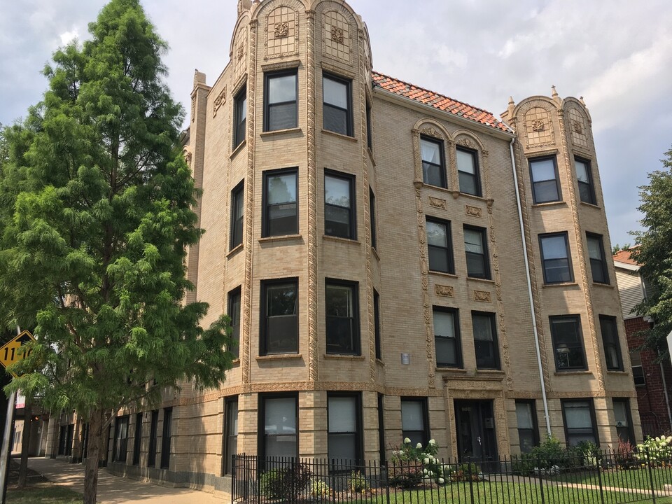 1112 W Balmoral Ave, Unit Gdn in Chicago, IL - Building Photo