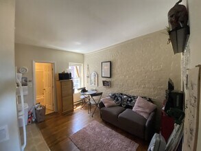 886 Huntington Ave, Unit 7 in Boston, MA - Foto de edificio - Building Photo