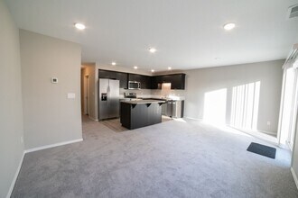 4046 SE Harrison St in Milwaukie, OR - Building Photo - Building Photo