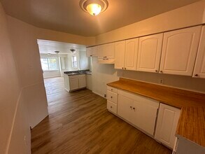 7553 Orchard Ave in Warren, MI - Building Photo - Building Photo