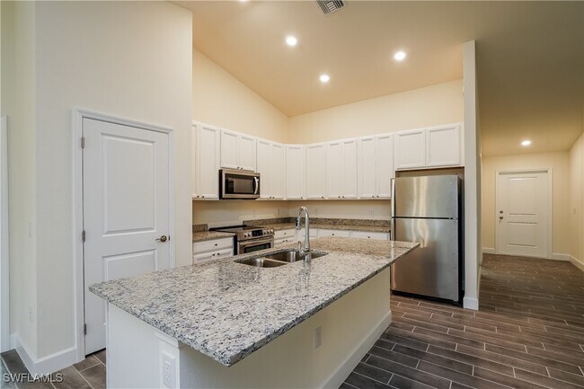 2704 23rd St W in Lehigh Acres, FL - Building Photo - Building Photo