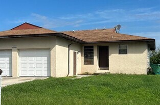 3103 Riverside Dr in Punta Gorda, FL - Building Photo