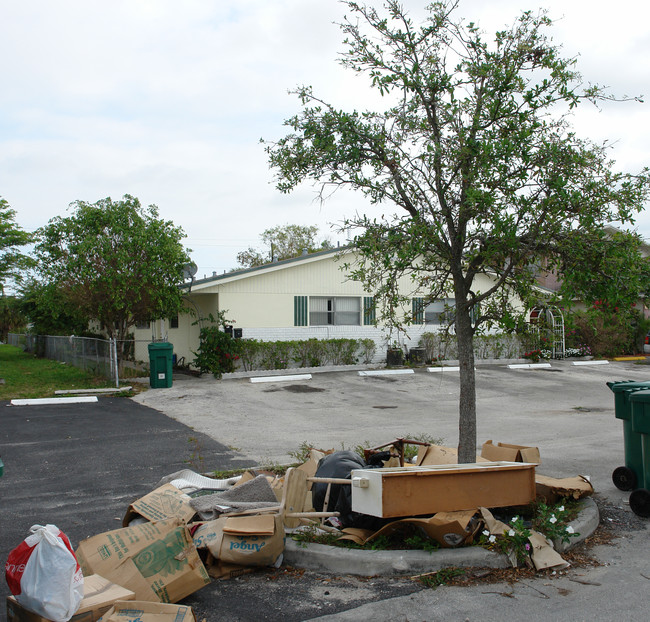 7361 NW 35th St in Hollywood, FL - Foto de edificio - Building Photo