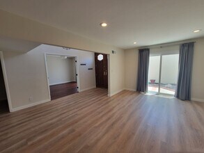 11 Meadowsweet in Irvine, CA - Building Photo - Building Photo