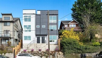 5712 Roosevelt Way NE in Seattle, WA - Building Photo