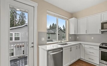 1225 Filbert Rd in Lynnwood, WA - Building Photo - Building Photo