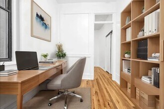 331 W 16th St in New York, NY - Building Photo - Building Photo