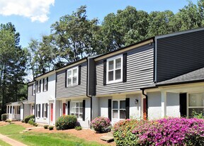 Greenwood Village in Charlotte, NC - Building Photo