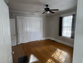 34 Elm St, Unit First Floor Apartment in Bangor, ME - Foto de edificio - Building Photo