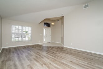 3128 Prairie Iris Dr in Land O Lakes, FL - Building Photo - Building Photo