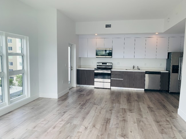 39 NW 7th Ave in Miami, FL - Building Photo - Building Photo