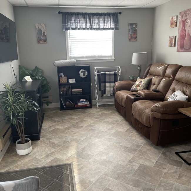 220 Pearson Dr, Unit Peaceful and Private in Lynchburg, VA - Foto de edificio - Building Photo