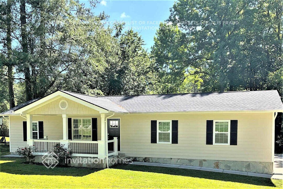 242 Ann Trail in Powder Springs, GA - Building Photo