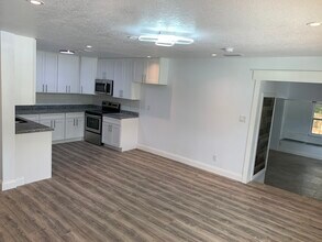 324 Seminola Blvd, Unit b in Casselberry, FL - Foto de edificio - Building Photo