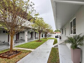 720 NE 7th St in Hallandale Beach, FL - Building Photo - Building Photo