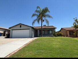 3252 Floral Meadow Dr in Bakersfield, CA - Building Photo