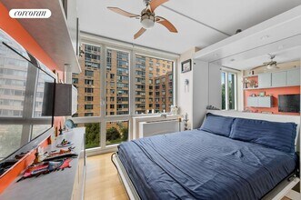 415 E Main St in New York, NY - Foto de edificio - Building Photo