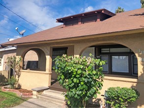 1033 Highland St in Santa Ana, CA - Building Photo - Building Photo