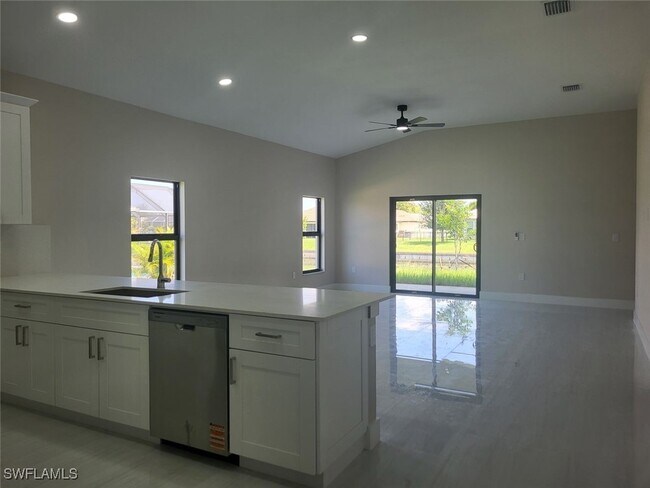 855 SW 15th Terrace