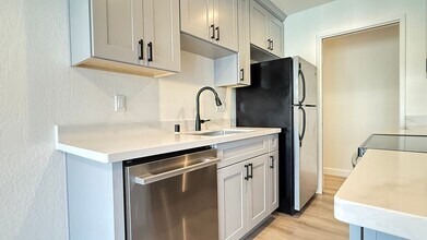 280 Easy St in Mountain View, CA - Building Photo - Building Photo