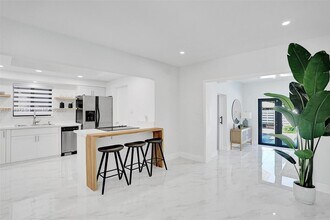 1355 Madison St in Hollywood, FL - Building Photo - Building Photo