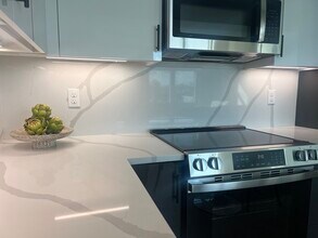 379 Somerville Ave-Unit -7 in Somerville, MA - Foto de edificio - Building Photo