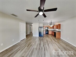 8397 Coral St in Spring Hill, FL - Foto de edificio - Building Photo