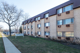 810 E Shady Way in Arlington Heights, IL - Building Photo - Building Photo