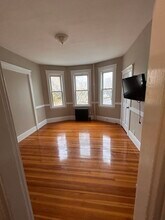422 Trapelo Rd, Unit Floor 2 in Belmont, MA - Building Photo - Building Photo