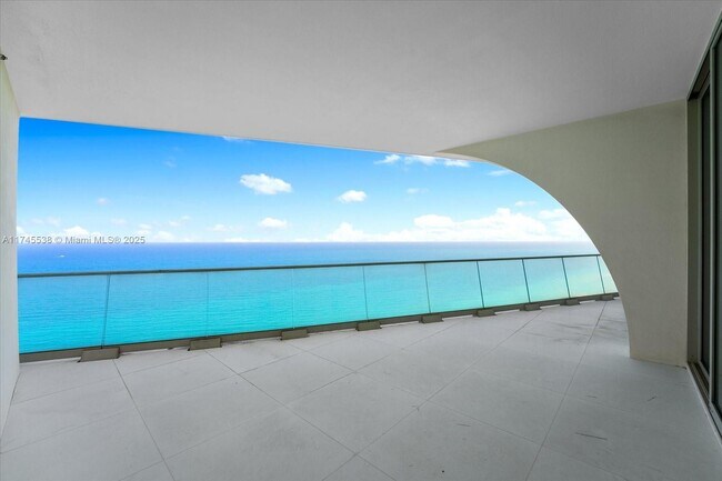 16901 Collins Ave, Unit 3905 in Sunny Isles Beach, FL - Building Photo - Building Photo