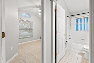 2817 Moultrie Creek Dr in Kissimmee, FL - Foto de edificio - Building Photo