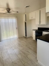 529 Knotts St in Bakersfield, CA - Building Photo - Building Photo