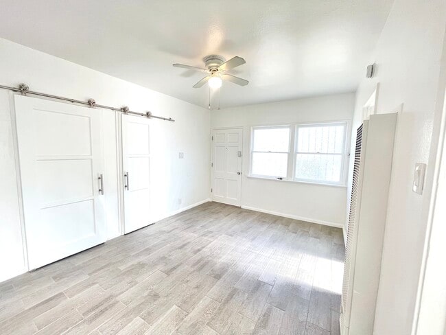 128 Elm Ave, Unit 2 in Long Beach, CA - Foto de edificio - Building Photo