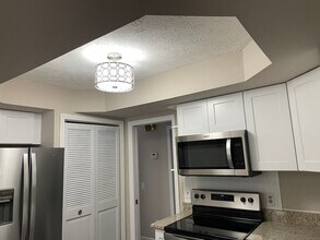 6820 Fredmoor St in Troy, MI - Building Photo - Building Photo