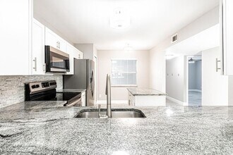 1392 Churchill Cir in Naples, FL - Foto de edificio - Building Photo