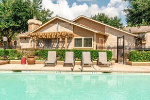 515 S Bender Ave in Humble, TX - Building Photo