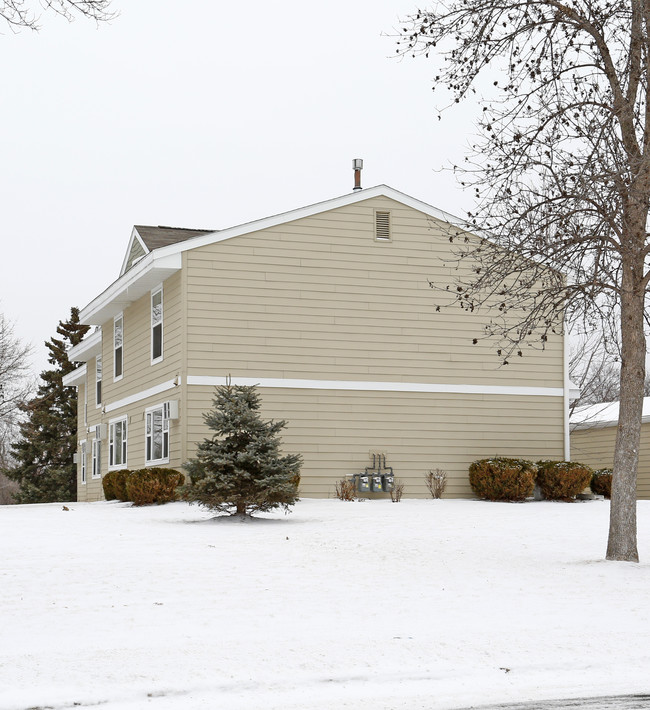 Cliff Hill Townhouses in Burnsville, MN - Building Photo - Building Photo