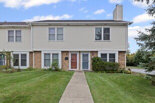 1725 Pickwick Ln in Glenview, IL - Building Photo