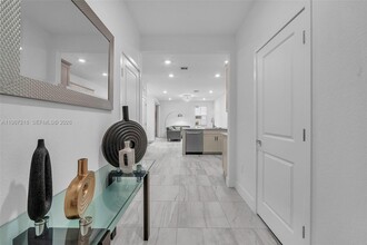 142 SW 170th Ave in Pembroke Pines, FL - Building Photo - Building Photo