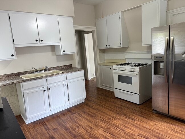 property at 410 W Hamburg St