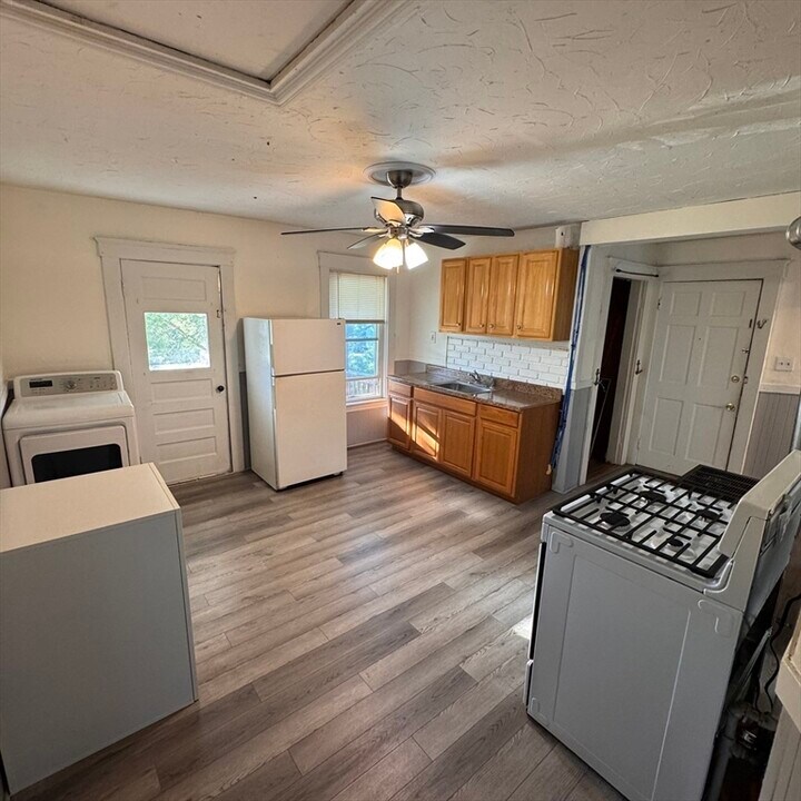 238 Water St in Leominster, MA - Building Photo
