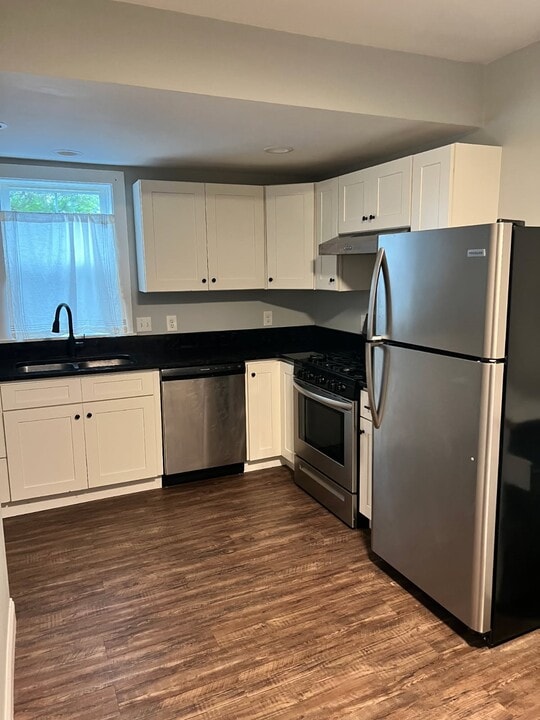 196 State St, Unit 1 in Bristol, RI - Building Photo