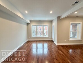 1709 W Lunt Ave, Unit 2 in Chicago, IL - Building Photo - Building Photo