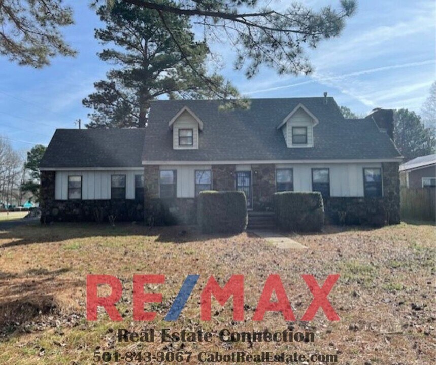 1701 S Pine St in Cabot, AR - Building Photo