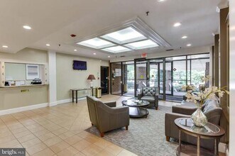 6300 Stevenson Ave, Unit 2XX in Alexandria, VA - Building Photo - Building Photo