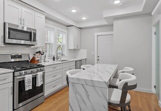 19 Conwell St, Unit 1 in Somerville, MA - Building Photo - Building Photo