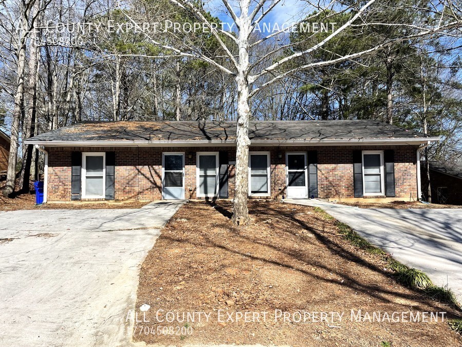 1042 Chestnut Oak Ct NE-Unit -A in Conyers, GA - Foto de edificio