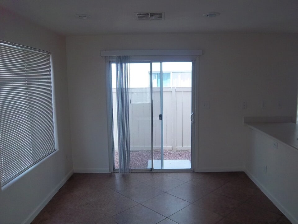 5928 Strayhorn Ct in Las Vegas, NV - Building Photo