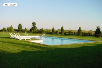 826 N Sea Mecox Rd in Water Mill, NY - Building Photo - Building Photo